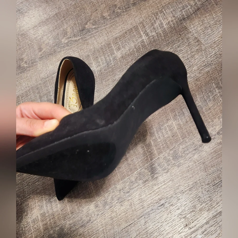 Heels - Picture 3 of 3